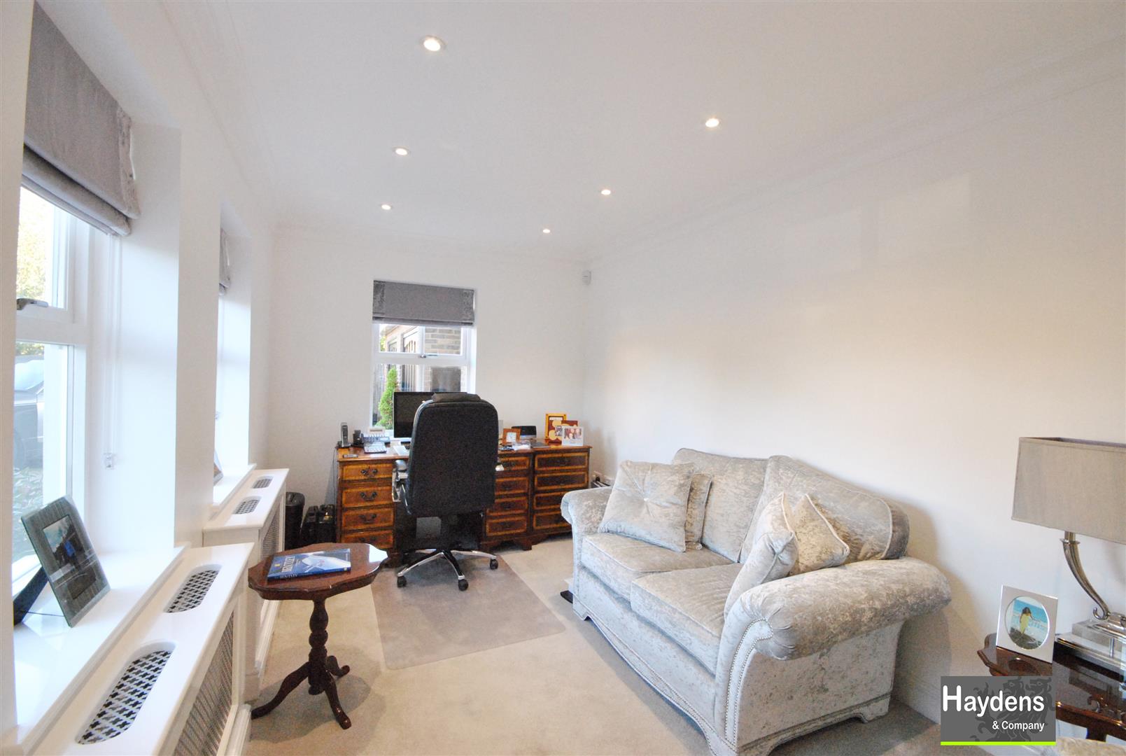6 Bedrooms, House - Detached